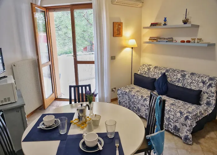 Magnoliaalmare-beachfront With Spacious Terrace Appartement *