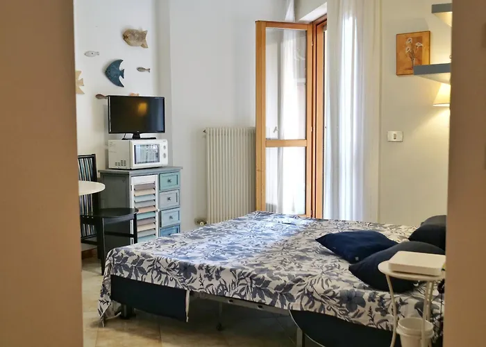 Magnoliaalmare-beachfront With Spacious Terrace *