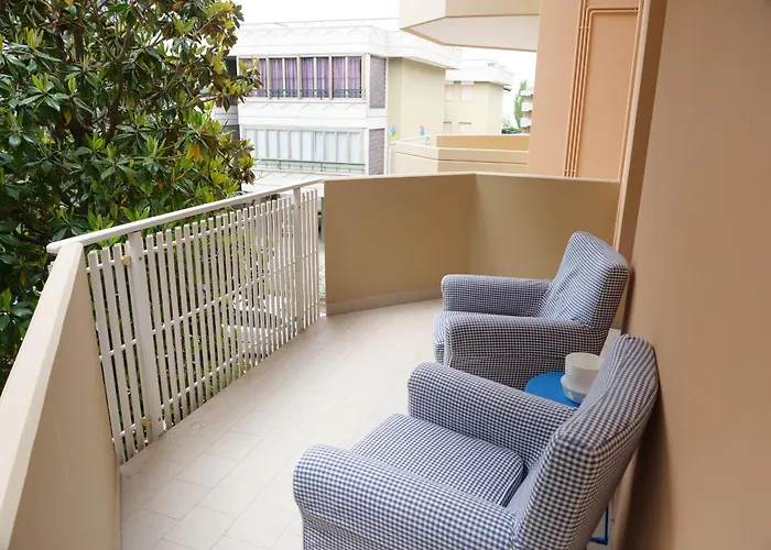 Magnoliaalmare-beachfront With Spacious Terrace Appartement *