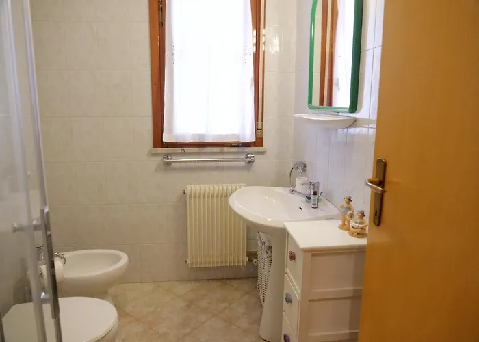 Magnoliaalmare-beachfront With Spacious Terrace Grado