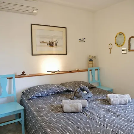 Magnoliaalmare-beachfront With Spacious Terrace דירה