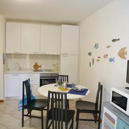 Magnoliaalmare-beachfront With Spacious Terrace