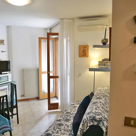 Magnoliaalmare-beachfront With Spacious Terrace גראדו