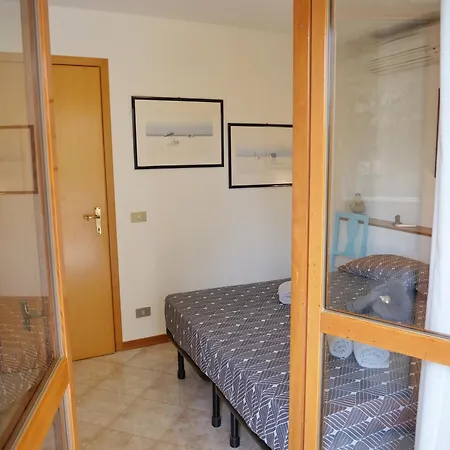 Magnoliaalmare-beachfront With Spacious Terrace דירה