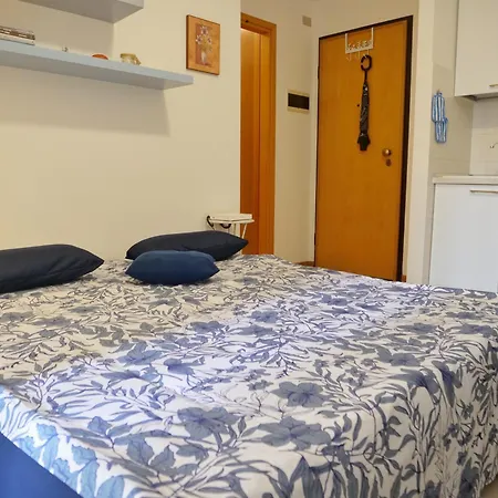 Apartman Magnoliaalmare-beachfront With Spacious Terrace