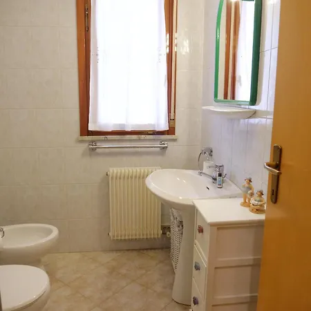 Magnoliaalmare-beachfront With Spacious Terrace גראדו