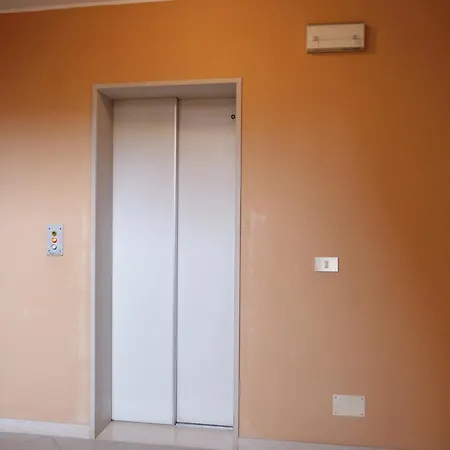Magnoliaalmare-beachfront With Spacious Terrace דירה *