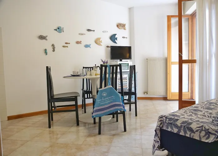 Magnoliaalmare-beachfront With Spacious Terrace דירה *