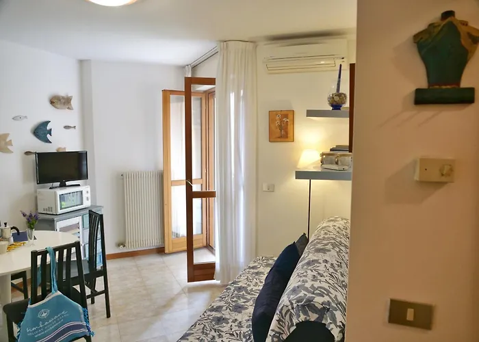 Magnoliaalmare-beachfront With Spacious Terrace Grado