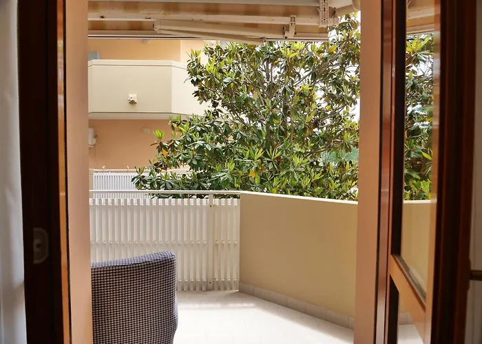 Magnoliaalmare-beachfront With Spacious Terrace *